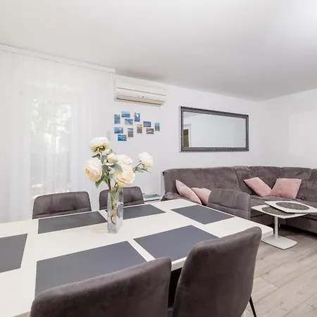 Lokvica Apartament Omišalj